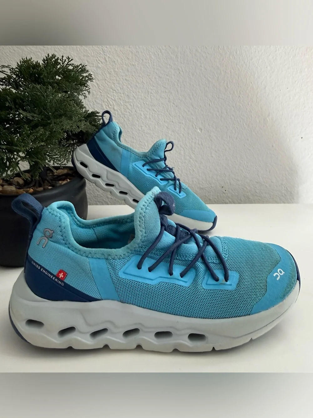 On Running Kids size 13 Aqua Blue and Navy Lace-Up Sneakers